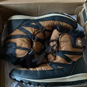 Sorel Whitney Short Lace Women's Camel Brown and Black Winter Boots - Size 9